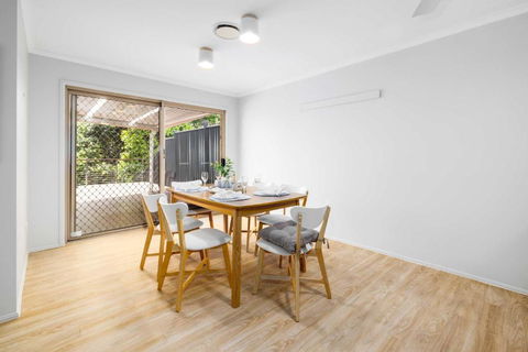 NEW 3BR Serene Creekside Retreat In Helensvale - Accommodation Australia 3