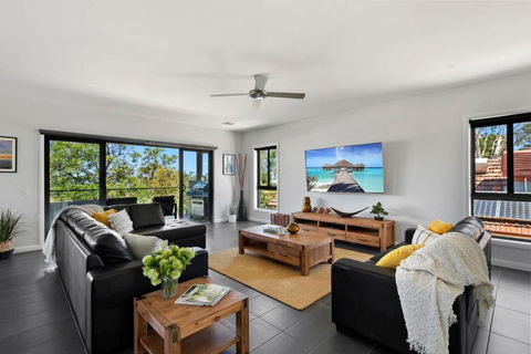NEW - Sunrise Waters Holiday House - Accommodation Australia 2