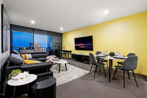 OCEAN VIEW - One Bedroom Spa Apartment - Circle On Cavill - Self Contained, Privately Managed - Local Tourism 2
