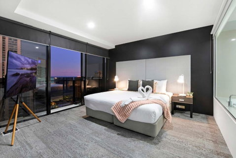 OCEAN VIEW - One Bedroom Spa Apartment - Circle On Cavill - Self Contained, Privately Managed - Local Tourism 0