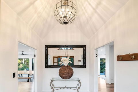 Ninderry Manor-Spectacular Hinterland Retreat - Accommodation Australia 3