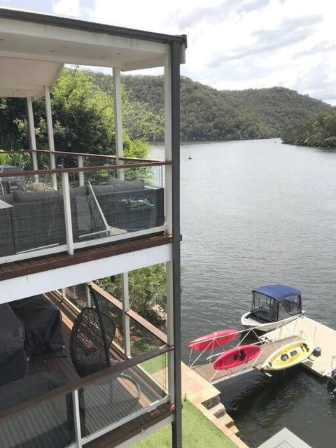 NINE At Berowra Waters, Luxury Waterfront With Hot Tub - Accommodation Australia 3