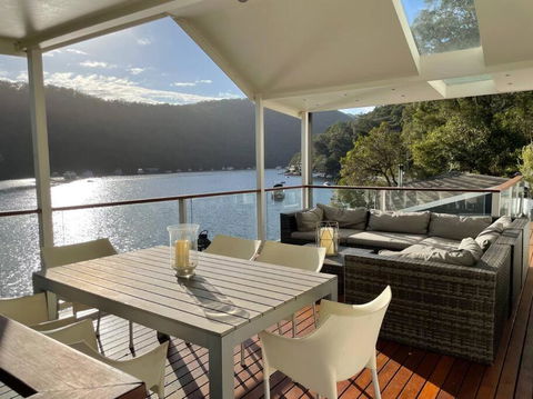 NINE At Berowra Waters, Luxury Waterfront With Hot Tub - Accommodation Australia 1