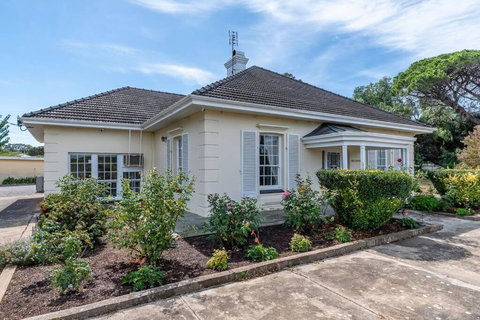 Normanville, Large Historic Three Bedroom Home - Australia Shopping 0