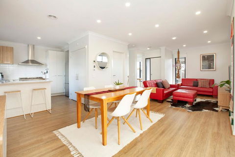 Northside Townhouse Geelong - Accommodation Australia 0