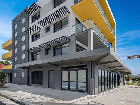 Nouveau On Young - Local Tourism 0