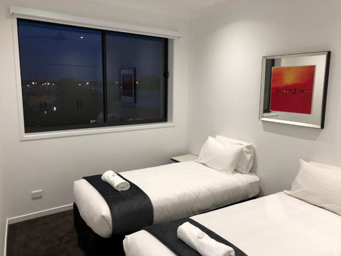 Nouveau On Young - Local Tourism 3