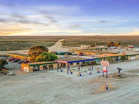 Nullarbor Roadhouse - Australia Shopping 0
