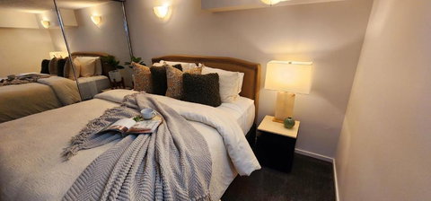 NYC Loft Brisbane, Free Parking! - Bed n Breakfasts 0