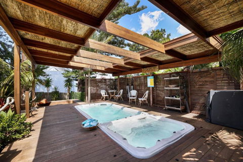 Oasis By Beach Stays - Local Tourism 2