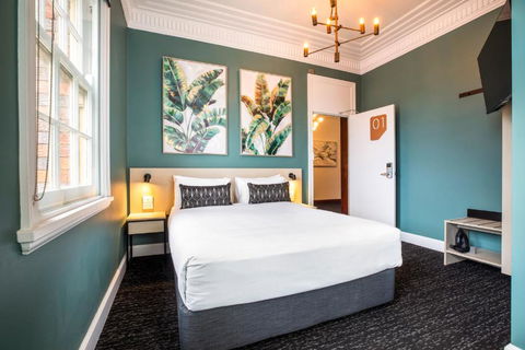 Nightcap At Pymble Hotel - Australia Shopping 0