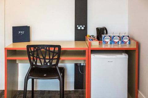 Nightcap At Regents Park Hotel - Local Tourism 2