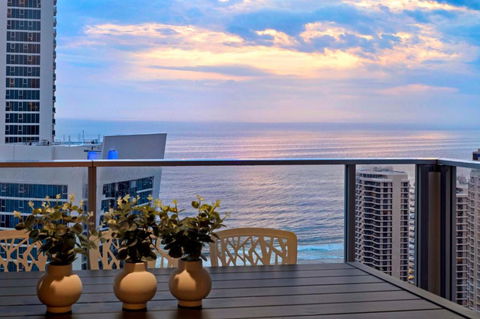 OCEAN VIEW APARTMENTS - Circle On Cavill - Self Contained & Privately Managed - Local Tourism 0