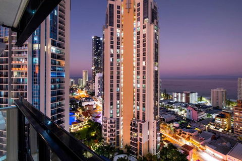 OCEAN VIEW APARTMENTS - Circle On Cavill - Self Contained & Privately Managed - Local Tourism 1