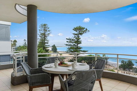 Ocean Vista Escape - A Lofty Beachfront Penthouse - Local Tourism 1