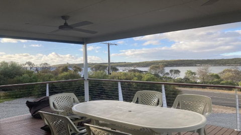 Off The Net - New Listing - Esplanade Property With Views Of The Channel - Accommodation Australia 1