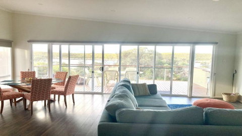 Off The Net - New Listing - Esplanade Property With Views Of The Channel - Accommodation Australia 2