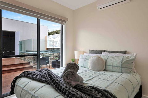 OG Spa Retreat- 3 Bedroom, Spa, Central, Aircon - Accommodation Australia 1
