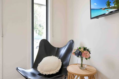 OG Spa Retreat- 3 Bedroom, Spa, Central, Aircon - Accommodation Australia 3