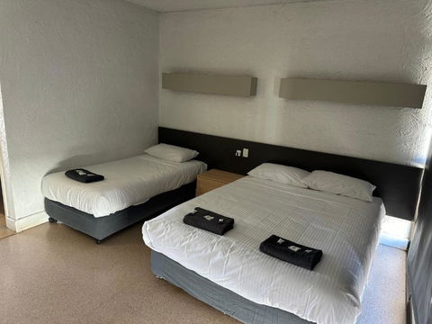 Overlander Hotel - Bed n Breakfasts 2