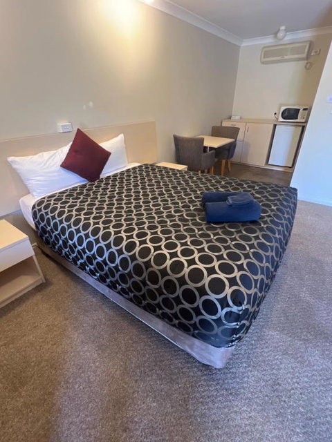 OVERLANDER MOTOR LODGE - Local Tourism 1