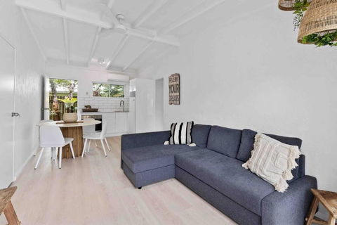 PA2 Stunning Sunshine Beach Apt Pets Welcome - Local Tourism 0