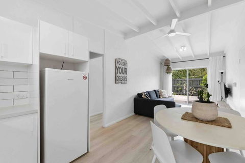 PA2 Stunning Sunshine Beach Apt Pets Welcome - Local Tourism 1