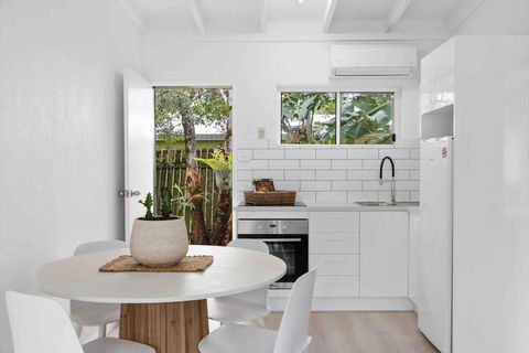 PA2 Stunning Sunshine Beach Apt Pets Welcome - Local Tourism 2