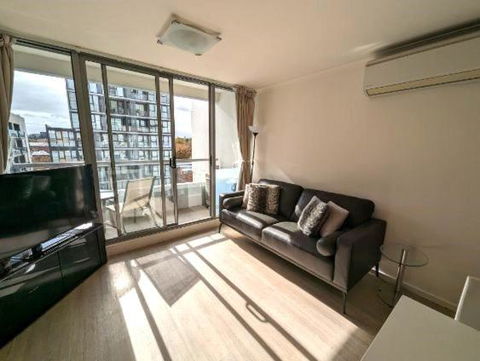 Onsite Parking, Self Check-in - Australia Shopping 3