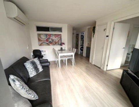 Onsite Parking, Self Check-in - Australia Shopping 0