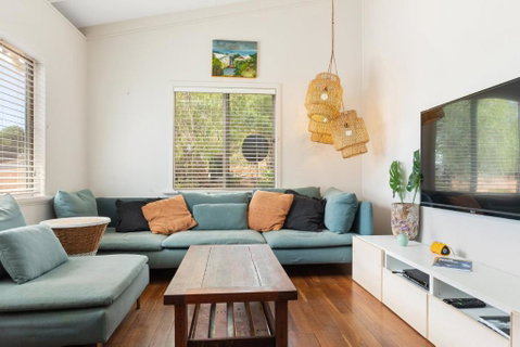 Peaceful And Renovated Original Beach House With Sweeping Views Of Gracetown - Accommodation Australia 2