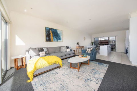 Page Seven By Property Mums - Accommodation Australia 2