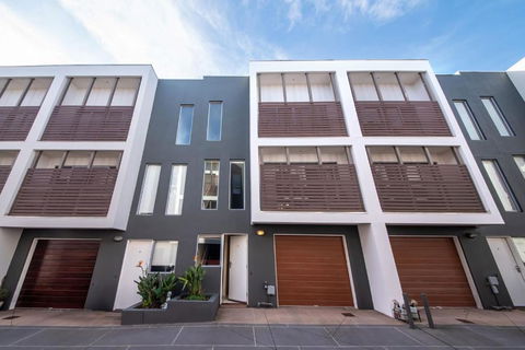 Page Seven By Property Mums - Accommodation Australia 3