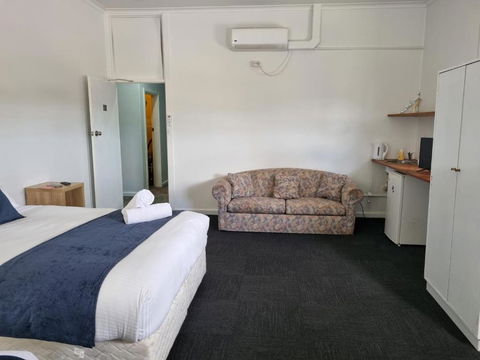 Parkes Hotel - Accommodation Australia 2
