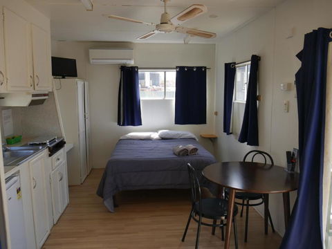 Parkes Country Cabins - Accommodation Australia 0