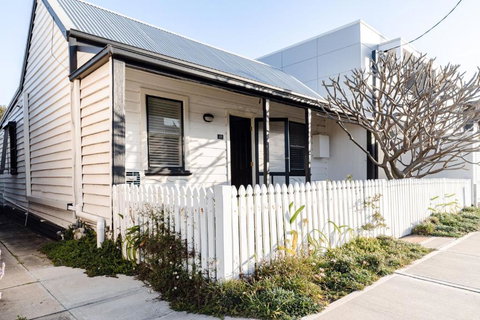 Pattys Cottage - Pet Friendly Home In Merewether - Accommodation Australia 1