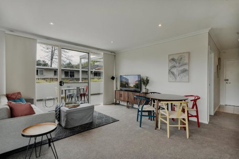 Peaceful 1-Bed Apartment Close To Lonsdale St - Accommodation Australia 0