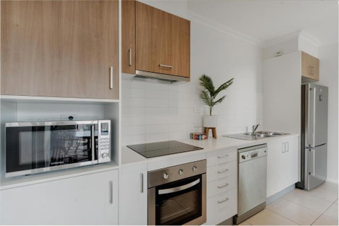 Peaceful 1-Bed Apartment Close To Lonsdale St - Accommodation Australia 1