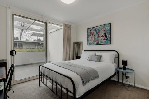 Peaceful 1-Bed Apartment Close To Lonsdale St - Accommodation Australia 2