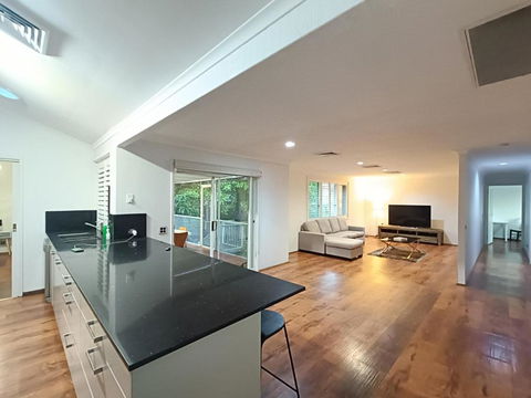 Peaceful Room In Modern Baulkham Hills Home - BH3 - Accommodation Australia 1