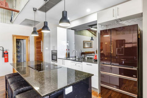Platinum Precinct - The Apartment - Accommodation Australia 0
