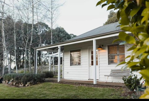 Peony Farm Pink Cottage - Bed n Breakfasts 1