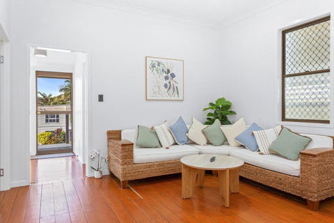 Perfect Cooee Bay Beach Getaway! - Local Tourism 0