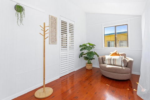 Perfect Cooee Bay Beach Getaway! - Local Tourism 1