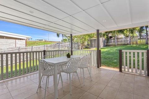 Perfect Cooee Bay Beach Getaway! - Local Tourism 2