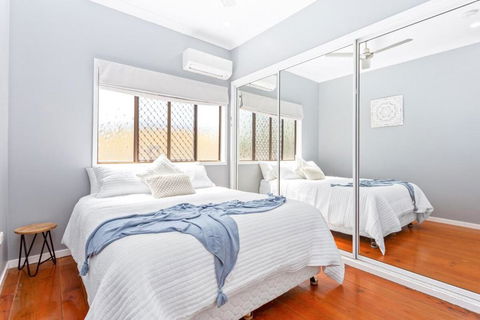 Perfect Cooee Bay Beach Getaway! - Local Tourism 3