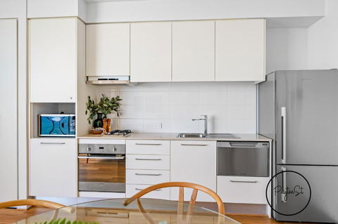 Perfect Penthouse - WiFi Included - Accommodation Australia 3