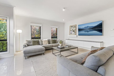 Perfectly Located 4-Bed House In Kensington - Accommodation Australia 0