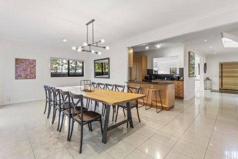 Perfectly Located 4-Bed House In Kensington - Accommodation Australia 3