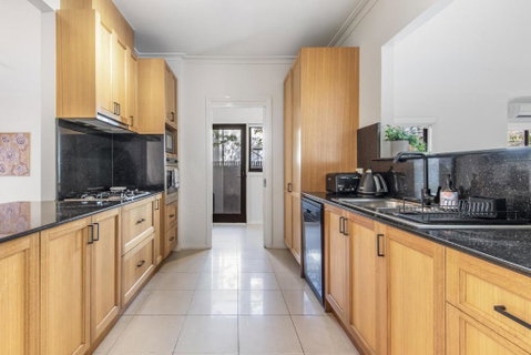 Perfectly Located 4-Bed House In Kensington - Accommodation Australia 2